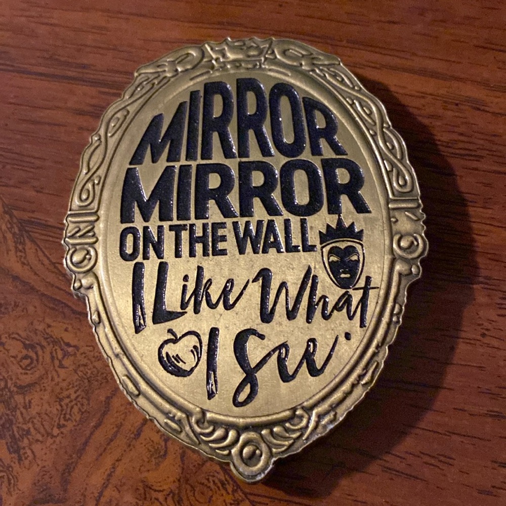 Disney’s Snow White Compact Mirror -Mirror Mirror On The Wall Disney Villains